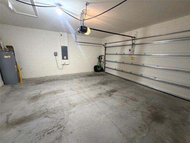 Building Photo - 1329 Derry Ave