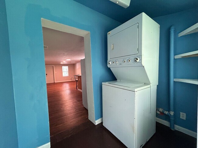 Building Photo - Charming 2 bedroom, 2 bath + bonus office ...