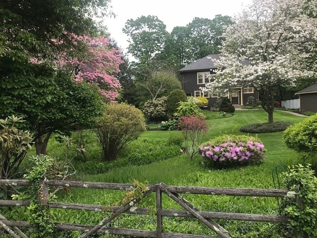 Building Photo - 36 Evergreen Ave