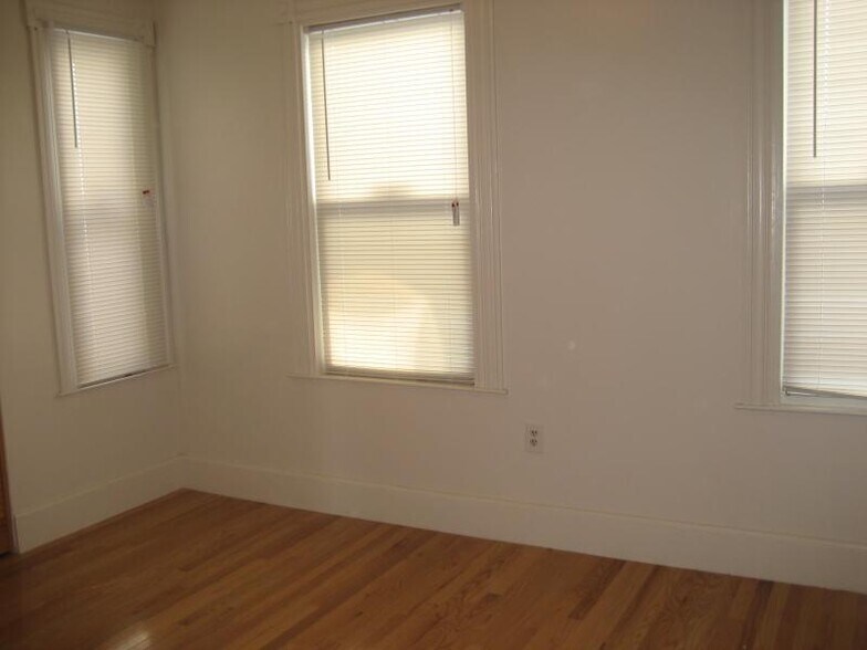 Building Photo - 190 Highland St