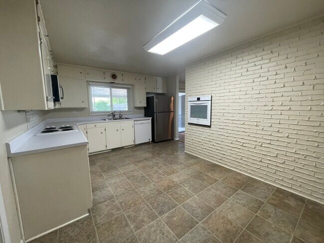 Building Photo - 7208 Pickard Ave NE