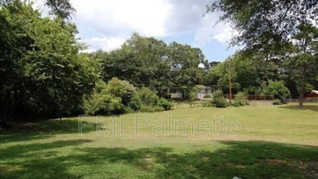 Building Photo - 1005 Wando St