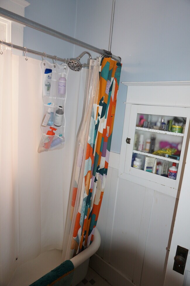 Bathroom - 2844 N Marion St