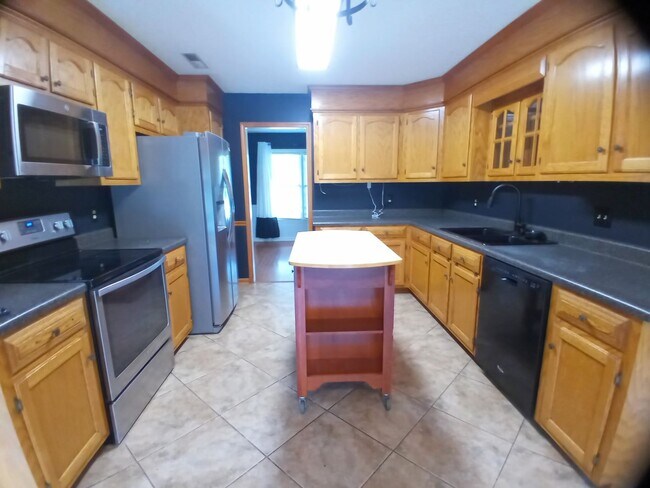 Building Photo - 350 Katydid St