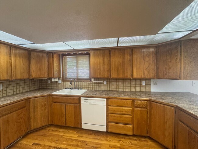Building Photo - Charming 3 Bed, 3 Bath Home in Spokane Val...