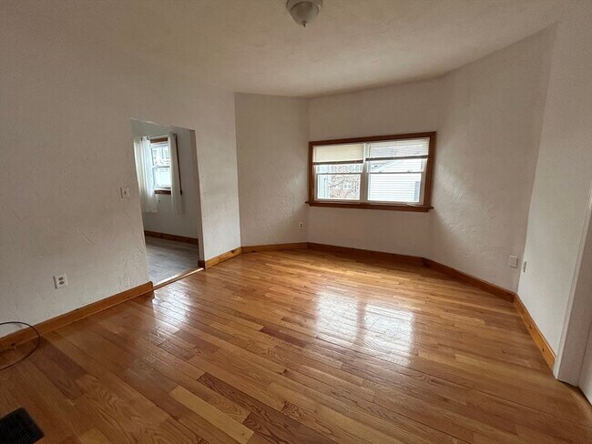 Building Photo - 9 Starbird St