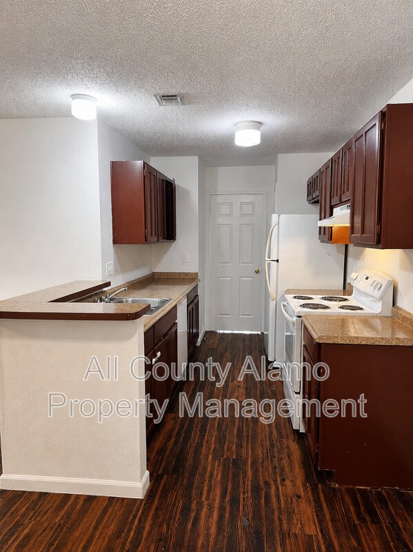Building Photo - 8922 Emerald Spring