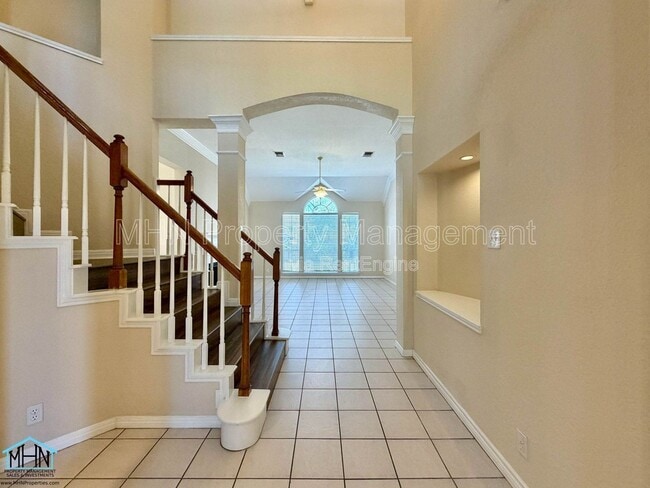 Building Photo - 1307 Adobe Run