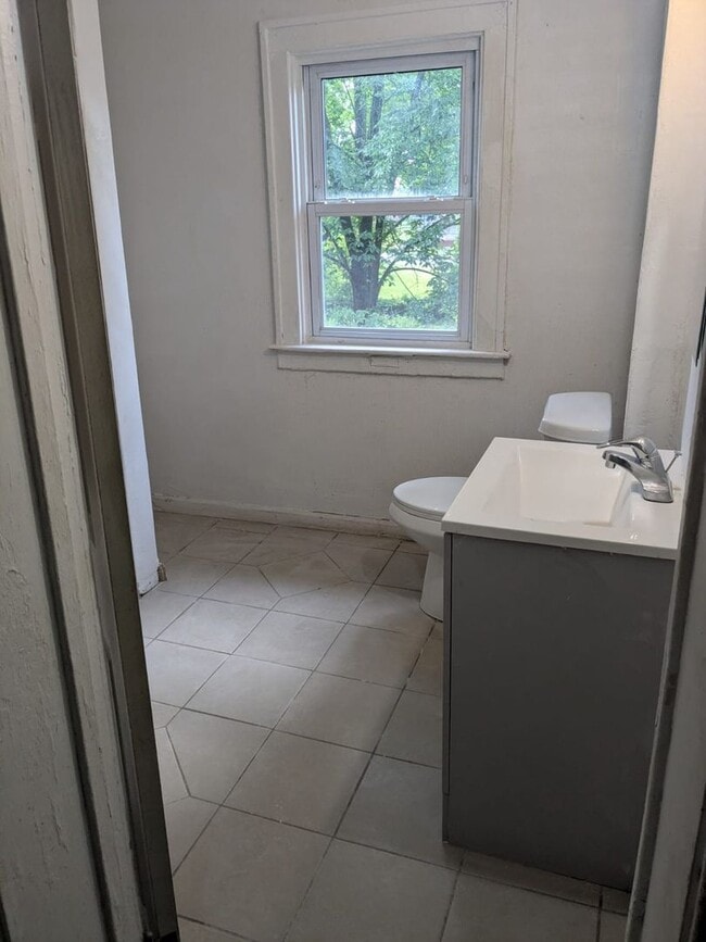 Building Photo - Come see your new home!