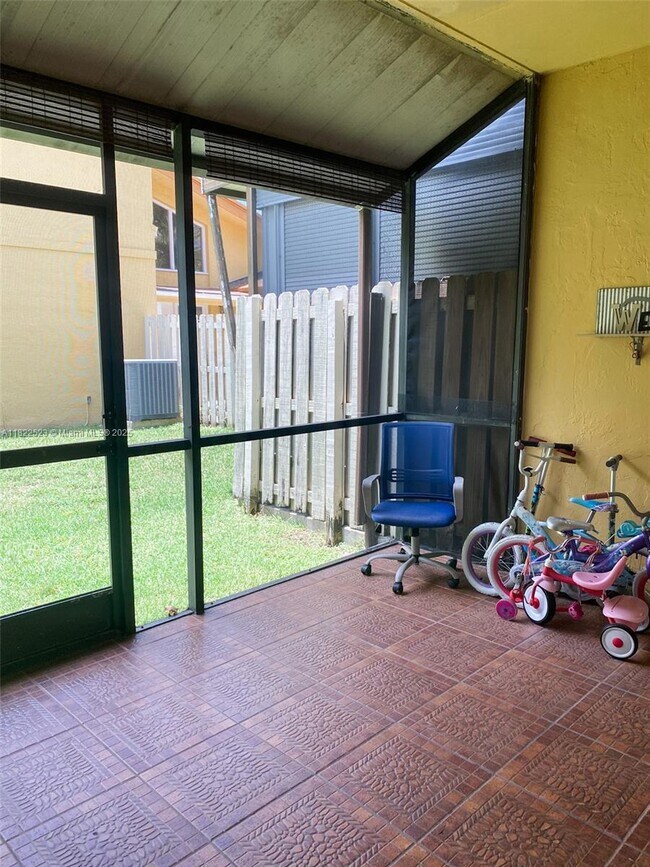 Building Photo - 8350 SW 154th Ave