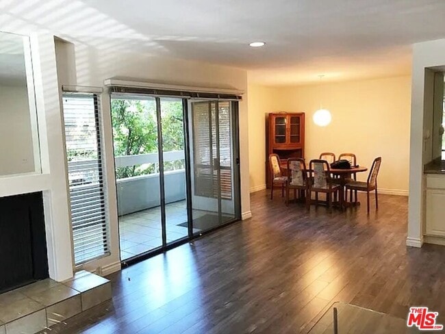 Building Photo - 1887 Greenfield Ave