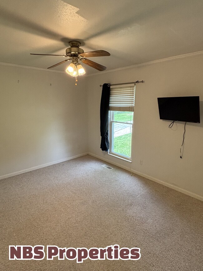 Building Photo - 7404 Foxglove Ln