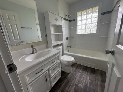 Building Photo - "Charming 2-Bed Hideaway in NE Minneapolis - Spacious 900 Sq. Ft. Comfort!"