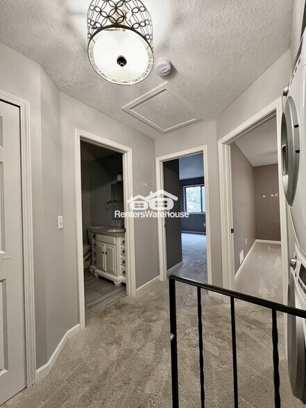 Building Photo - 7541 Vinewood Ct N
