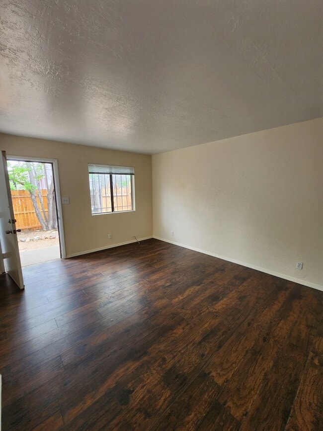 Building Photo - 505 Princeton Dr SE