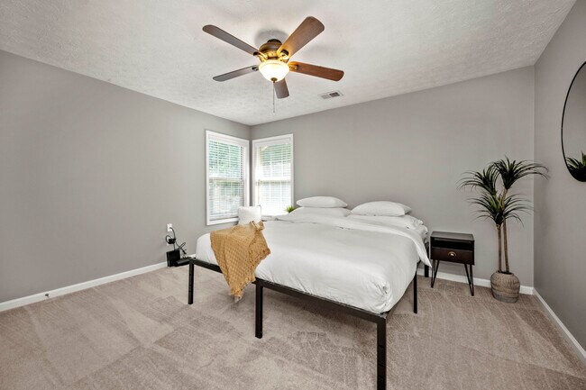 Building Photo - 4016 Kenesaw Dr