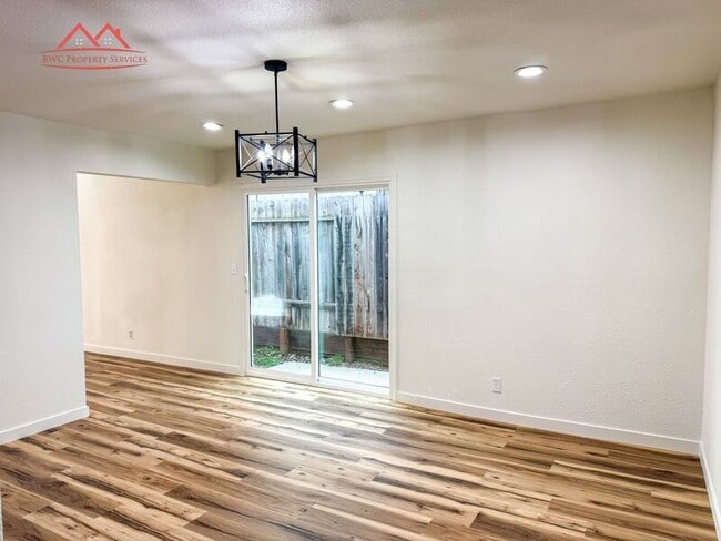 Building Photo - 5457 E Knoll Dr