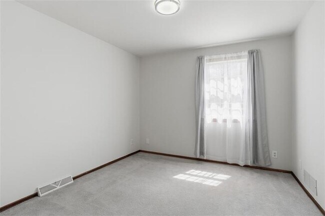 Building Photo - 108 Whitney Dr