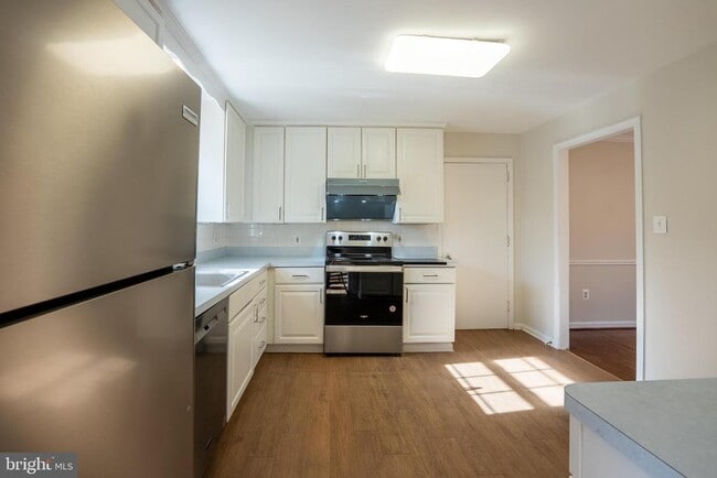 Building Photo - 8209 Mockingbird Dr