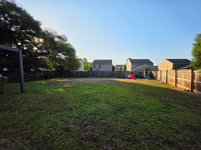 Building Photo - 147 Niblick Dr