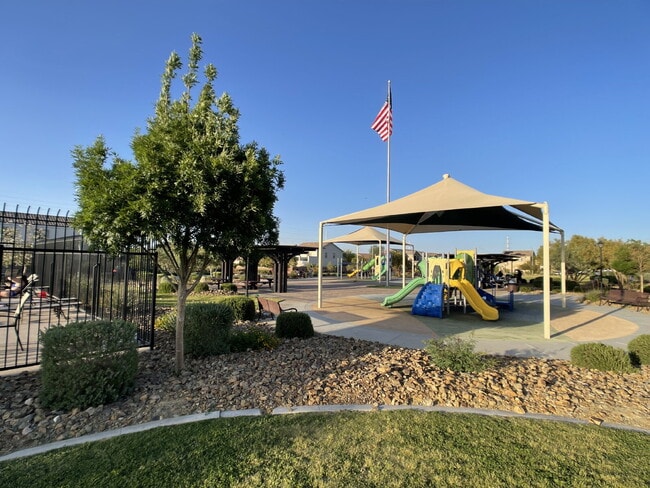 Building Photo - 3 BED 2.5 BATH 2 CAR GARAGE SINGLE FAMILY HOME W/ LOFT, BACKYARD & COMMUNITY POOL, SPA, PLAYGROUN...