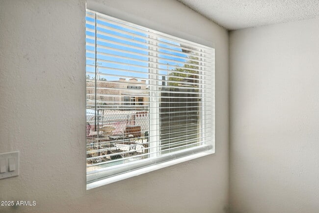 Building Photo - 130 W Harding Ave