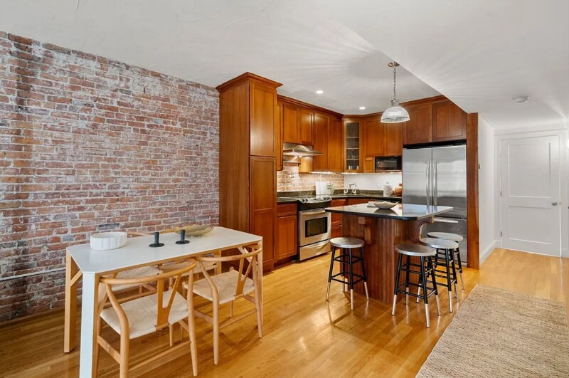 Building Photo - 156 Prince St