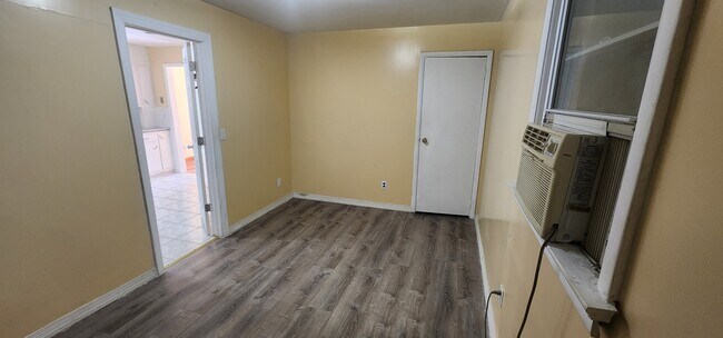 Building Photo - 208 Sandford Ave