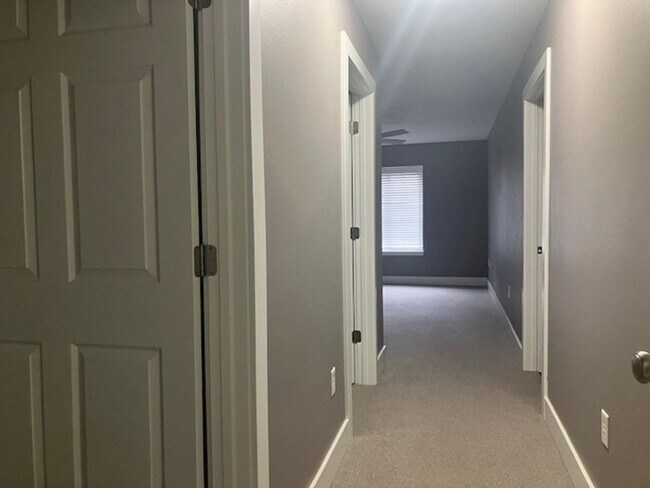 Building Photo - Behrell Condo