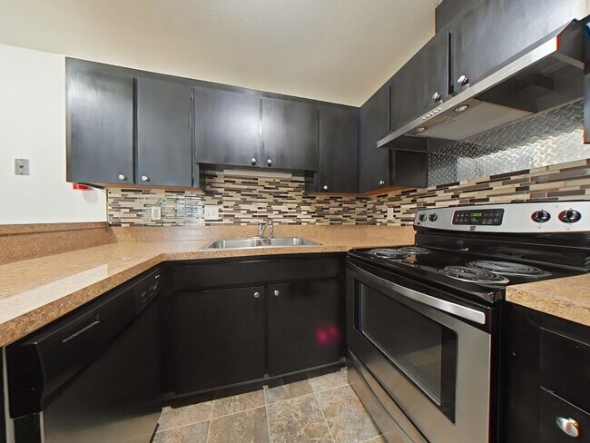 Building Photo - 1 Bedroom Apartment ~ Close to Campus ~ Sm...