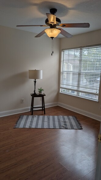 Third bedroom - 6909 Lake Place Ct