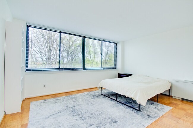 Building Photo - 600 Roosevelt Blvd