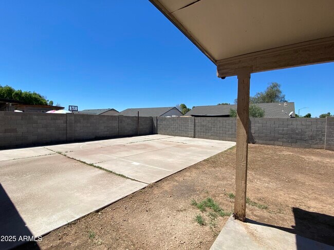 Building Photo - 5540 N 73rd Ave