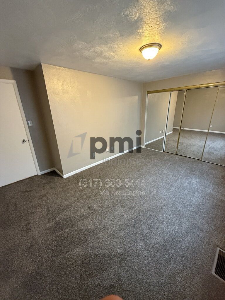 Building Photo - 413 W 11th St