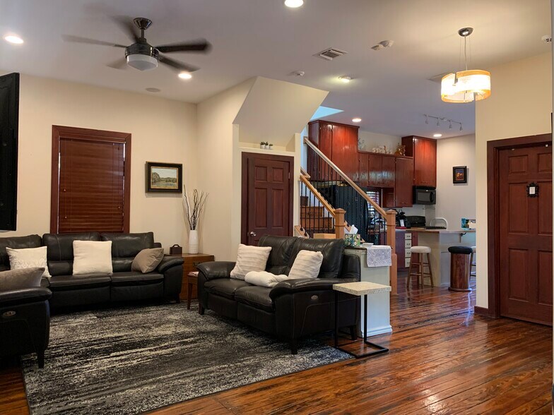 Building Photo - 905 Prospect Ave