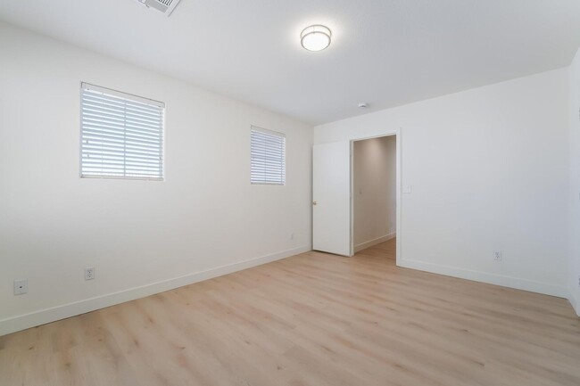 Building Photo - 3 bedroom, 2.5 bathroom, Summerlin Home, L...