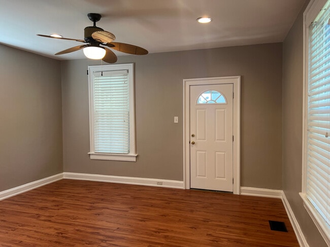Building Photo - 502 Wirtz Way