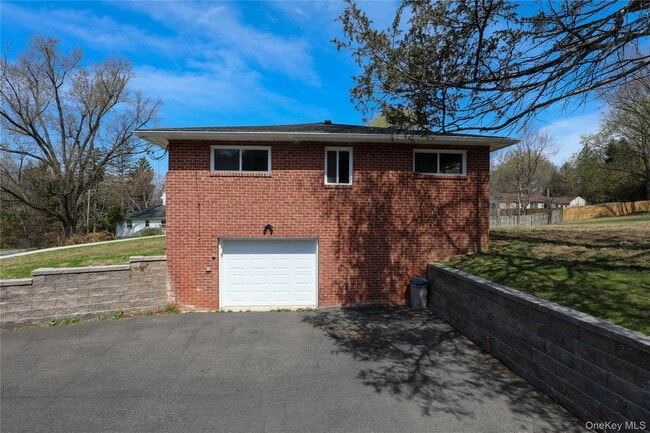 Building Photo - 111 Zandhoek Rd