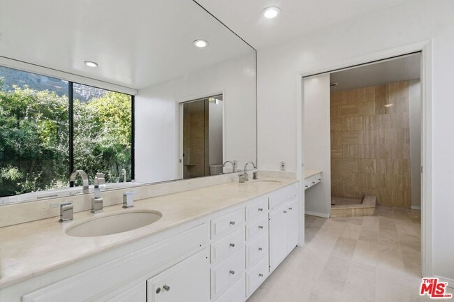 Building Photo - 510 Toyopa Dr