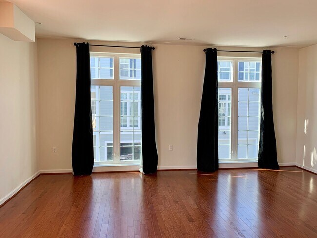 Building Photo - 3030 Meridian Cmns