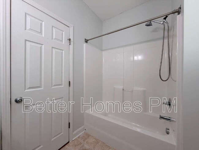 Building Photo - 701 E Martin St