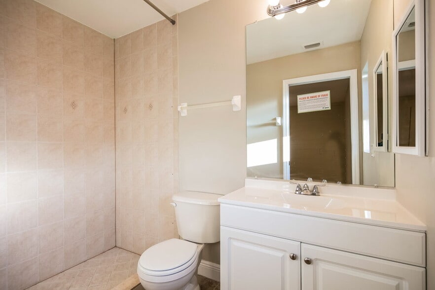 Building Photo - 1729 SW 23rd St