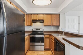 Building Photo - ONE BEDROOM ONE BATHROOM!! WATERFRONT COMMUNITY!