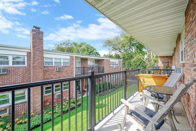 Building Photo - 22 Ivy St