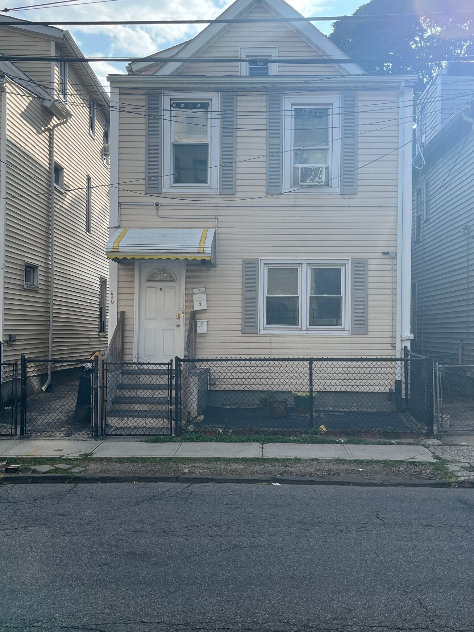 Building Photo - 158 S 11th Ave