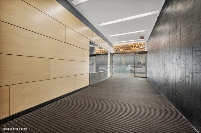 Building Photo - 630 N Franklin St