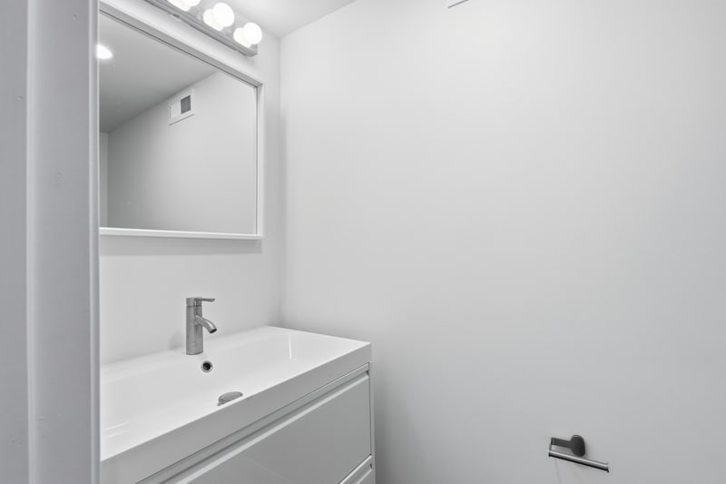 Building Photo - 2206 Cambridge St