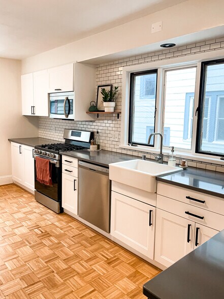 Kitchen - 2332 E Washington Ave