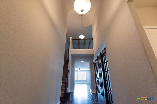 Building Photo - 846 Olive Ln