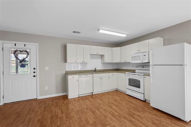 Building Photo - 20602 Hackberry Creek Park Rd